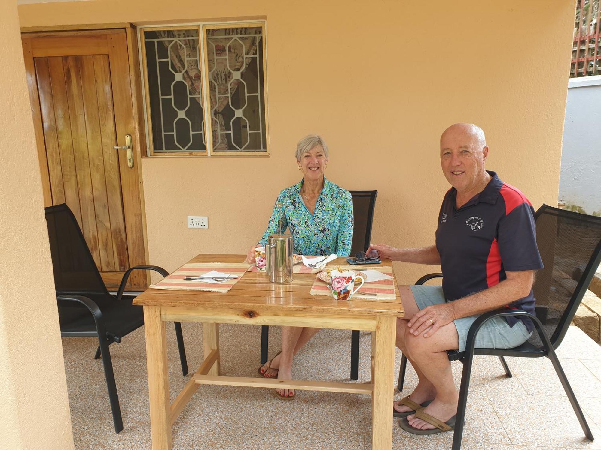 Alison & Dave'S Guesthouse Entebbe Eksteriør billede